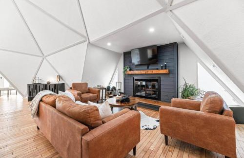 Bedford Casa | Dome Manor 2 Game Rooms, Hot Tub & Pool!