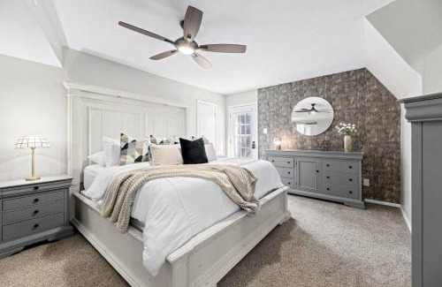 Bedford Casa | Dome Manor 2 Game Rooms, Hot Tub & Pool!