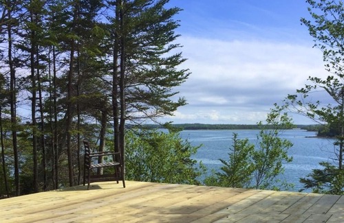 Walkerville Apartamento | Dome Yurte right by the sea & salmon river estuary, free WIFI, electricity, hottub, kayak *