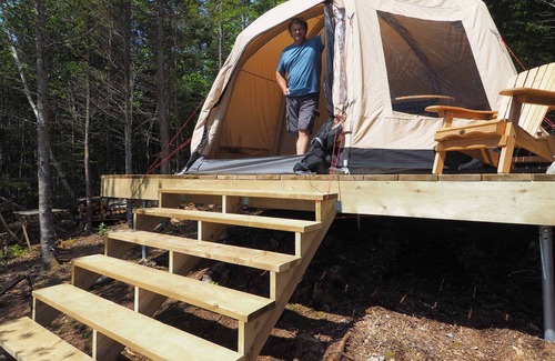Walkerville Apartamento | Dome Yurte right by the sea & salmon river estuary, free WIFI, electricity, hottub, kayak *