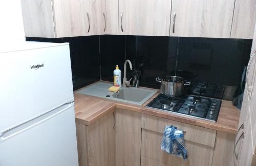 Grodzisk Mazowiecki Apartamento | Domek - 2 Sypialnie, Kuchnia, Łazienka - 6 Osobowy N6 - FreezerHause Izdebno- NoclegiGrodziskPL 792-535-535