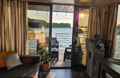 Ogonki Apartamento | Domek na wodzie Topiko Czarter przy Hotelu Ognisty Ptak