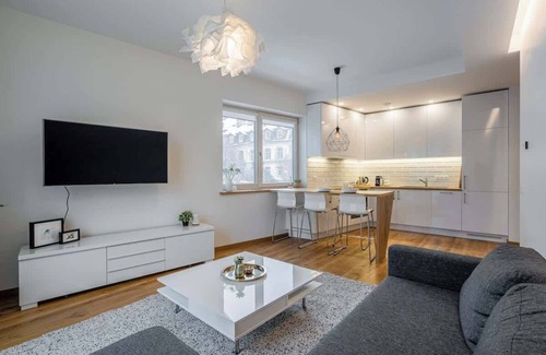 Old Town Apartamento | Domillion 1bdr lovely apt with parking &lift B9a4!