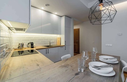 Old Town Apartamento | Domillion 1bdr lovely apt with parking &lift B9a4!