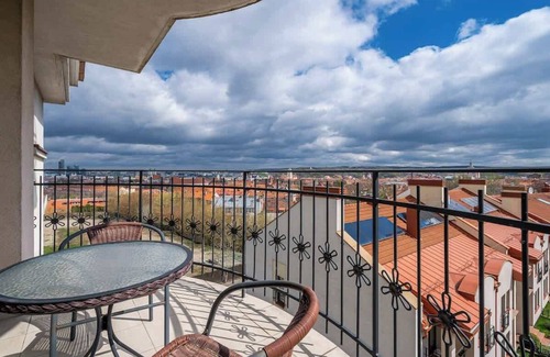 Old Town Apartamento | Domillion 2bdr old town apt w views, parking A127