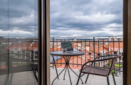 Old Town Apartamento | Domillion 2bdr old town apt w views, parking A127