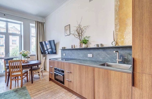 Old Town Apartamento | Domillion new Provence 3bdr 2bath w parking P365