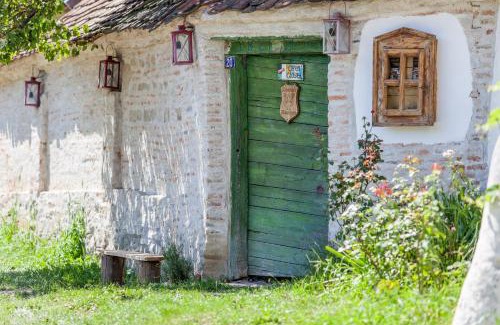Cloasterf Casa | Dominic Boutique - Gardener's Cottage