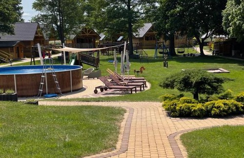 Sztutowo Casa | Domki i pokoje "ZIELONA PRZYSTAŃ" - baseny z podgrzewaną wodą, plac zabaw, świetlica dla dzieci, wypożyczalnia rowerów