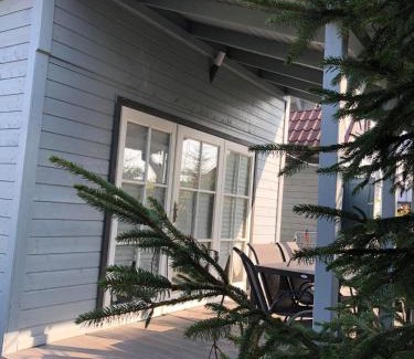 Rewal Cabina | Domki Kapitańskie z prywatnym polem do gry w Mini Golf