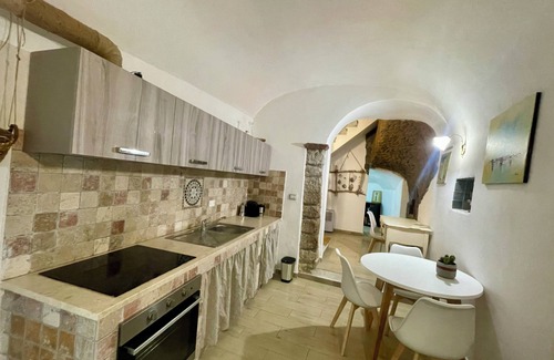 Bosa Historic Centre Apartamento | Domo Mea 18th century modern quietly located near castle 🅿️& historic center