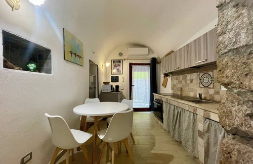 Bosa Historic Centre Apartamento | Domo Mea 18th century modern quietly located near castle 🅿️& historic center