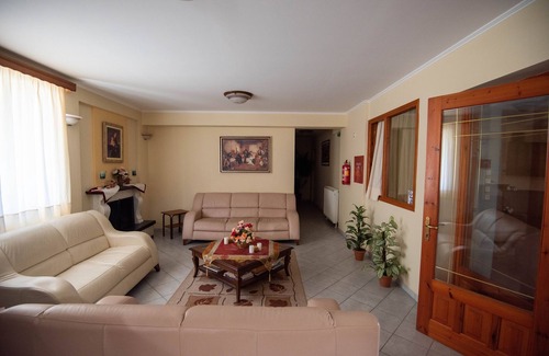 Perama Hotel | Domus Inn
