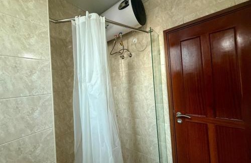 Mwananyamala Apartamento | Don Onesmo's Duplex A Luxurious Three Bedroom Apartment