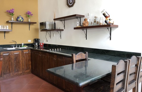 Antigua Guatemala Casa | “Donde Chiqui” Cozy House two blocks from La Merced Church
