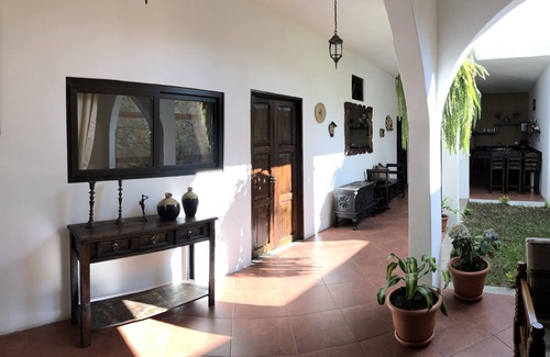 Antigua Guatemala Casa | “Donde Chiqui” Cozy House two blocks from La Merced Church