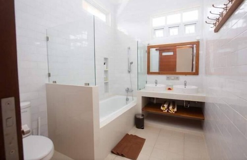 Jimbaran Bay Cama Y Desayuno | Donguri House Bali