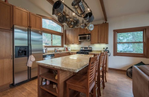 Truckee Casa | DonnerDayz. com grande + casa de lujo + nueva bañera de agua salada.