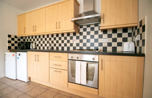 Doolin Casa | Doolin Village L05: una casa de dos pisos con capacidad para 6 personas en 3 habitaciones