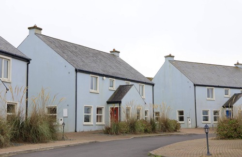 Doolin Casa | Doolin Village L05: una casa de dos pisos con capacidad para 6 personas en 3 habitaciones