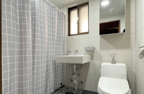Sinsu-dong Apartamento | [Dopiso] 2 mins from Hapjeong Station/3 Room/Beam Projector & Retro Game Machine