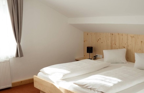 Feldkirchen in Kaernten Cama Y Desayuno | Doppelzimmer Superior mit Balkon ,dusche, WC - Pension Fischinger