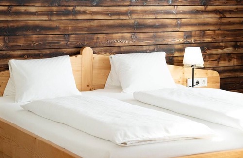 Feldkirchen in Kaernten Cama Y Desayuno | Doppelzimmer Superior mit Balkon ,dusche, WC - Pension Fischinger