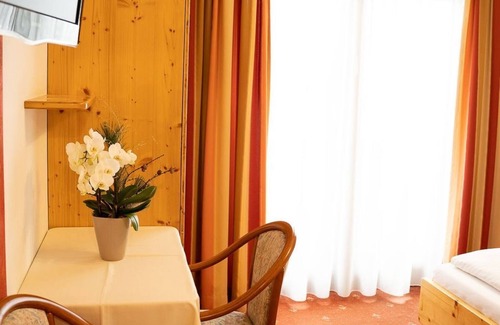 Feldkirchen in Kaernten Cama Y Desayuno | Doppelzimmer Superior mit Balkon ,dusche, WC - Pension Fischinger