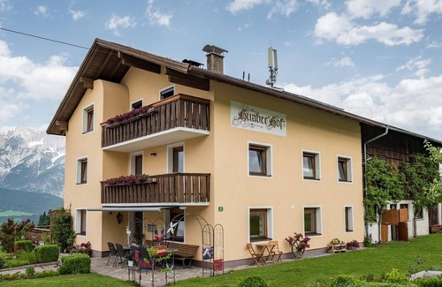 Schwaz Apartamento | Doppelzimmer Rote Wand - Huaberhof