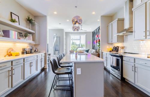 Historic Waverly Casa | Doralee by AvantStay 8 Minute Drive to Broadway Dolly Parton Themed