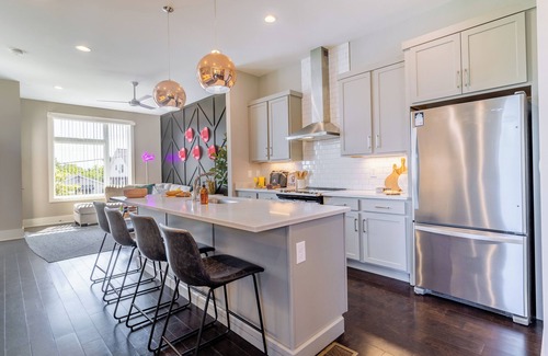 Historic Waverly Casa | Doralee by AvantStay | 8 Minute Drive to Broadway, Dolly Parton Themed