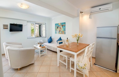 Gaios Apartamento | Doras House: Gaios Waterfront Apartment