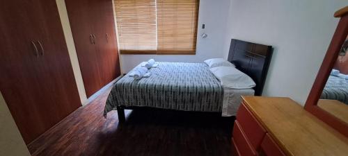 La Perla Casa | Dormitorio con baño compartido a 25 minutos del Apto
