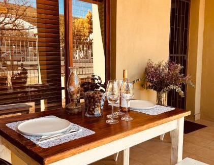 Paarl Apartamento | Dottie's charming cottage two bedroom apartment and workspace