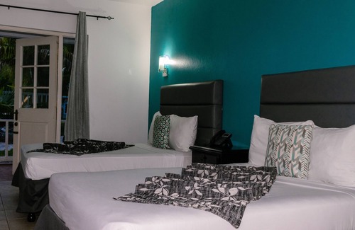 Port Royal Cama Y Desayuno | Double Bed Garden and Pool View