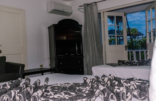 Port Royal Cama Y Desayuno | Double Bed Garden and Pool View
