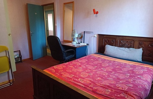 Fruges Cama Y Desayuno | Segundo dormitorio privado con vista a mi parque arbolado de 2000 m2. .