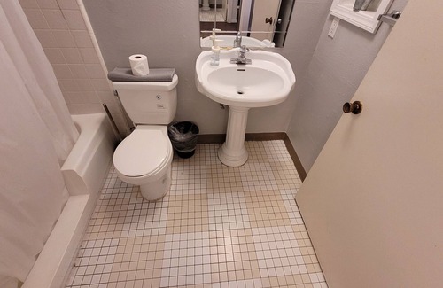 Pico - Robertson Apartamento | Double Bed Unit with AC and Wifi in Beverly Hills