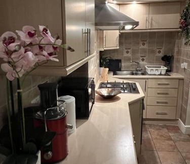Earl's Court Casa | Double bedroom with en-suite bathroom in Chelsea - central London - share apartment