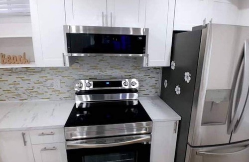 Orillia Casa | ❤ Double Delight Getaway: 2 Homes + 2 Hot Tubs ❤
