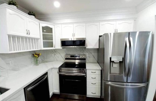 Orillia Casa | ❤ Double Delight Getaway: 2 Homes + 2 Hot Tubs ❤