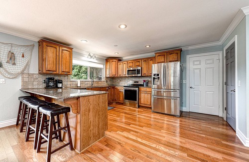 Bella Vista Casa | Double Down: Spacious Lakefront Retreat with Stunning Views & Hot Tub