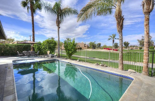 Palm Desert Casa | Un "Los jugadores de golf Oasis" Doble Ataque frontal del espacio abierto en un parque con grandes Piscina / Spa