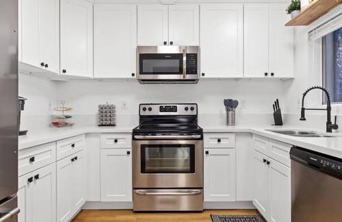 Alamitos Beach Apartamento | Double King Suite with Patio Dining and Parking