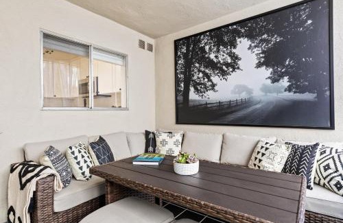 Alamitos Beach Apartamento | Double King Suite with Patio Dining and Parking NRP21-00386