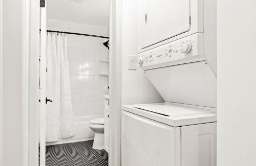 Alamitos Beach Apartamento | Double King Suite with Patio Dining and Parking NRP21-00386