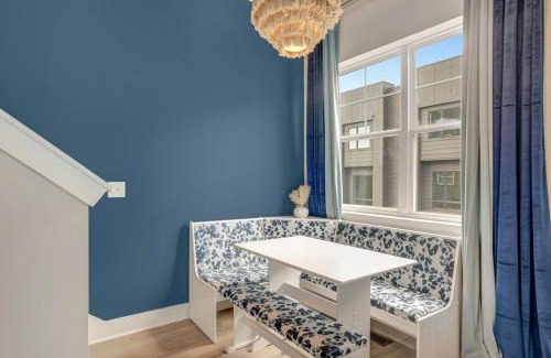 Katie Hill Neighborhood Casa | Double Lux 26Beds 2 Rooftop Views Free Parking