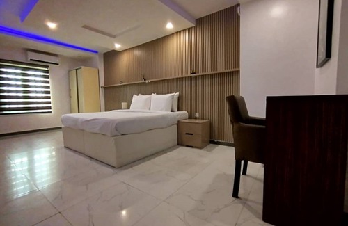 Ofin Hotel | Double M Exquisite Suites and Lounge