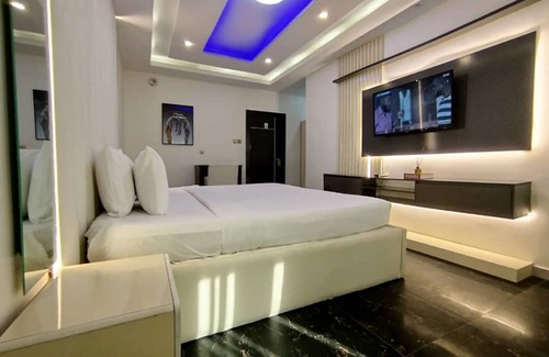 Ofin Hotel | Double M Exquisite Suites and Lounge