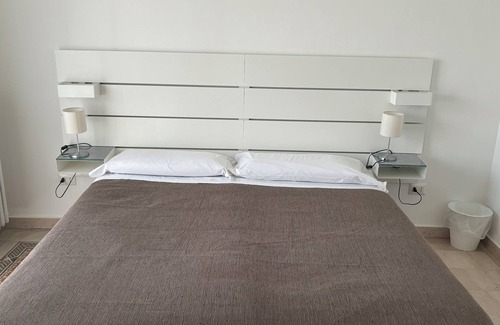 Potenza Casa | Double or Twin - Shared Bathroom